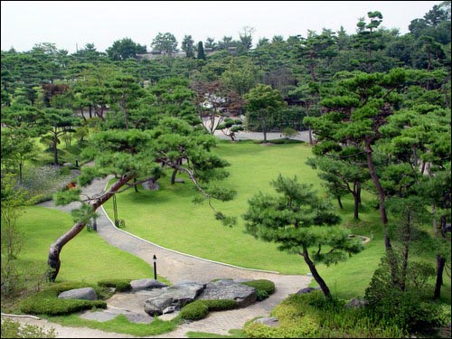 정성스럽게 가꾼 흔적이 또렷한 '그림이 있는 정원' 수목원입니다. 